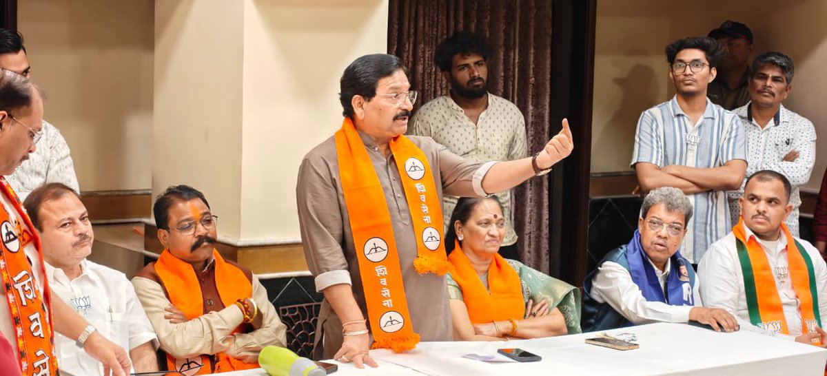 RavindraWaikar's tweet image. #Versova विजयाचा महासंकल्प... महायुतीचा निर्धार!  🏹🚩
आज वर्सोवा विधानसभा मतदारसंघातील प्रभाग क्र. ६१ मध्ये शिवसेना महायुतीच्या अधिकृत उमेदवार राजुल पटेल यांच्या प्रचारार्थ जाहीर सभा संपन्न झाली. या भागातील नागरिकांनी दिलेला प्रचंड प्रतिसाद ही महायुतीच्या कामावर असलेली