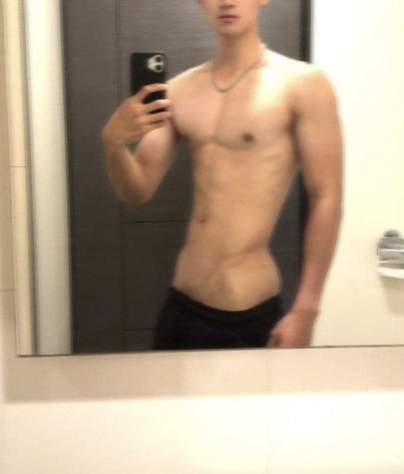 沒充血的時候看起來真的好細🥺