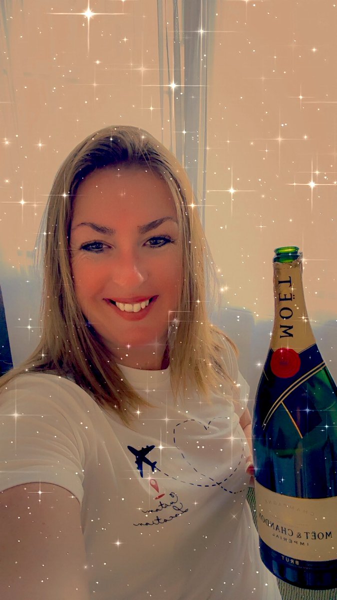 ShineBrightJill's tweet image. Cheers! 🥳 #Magnum #MoëtMoment 🥂🍾 #LivingTheDream 😉
