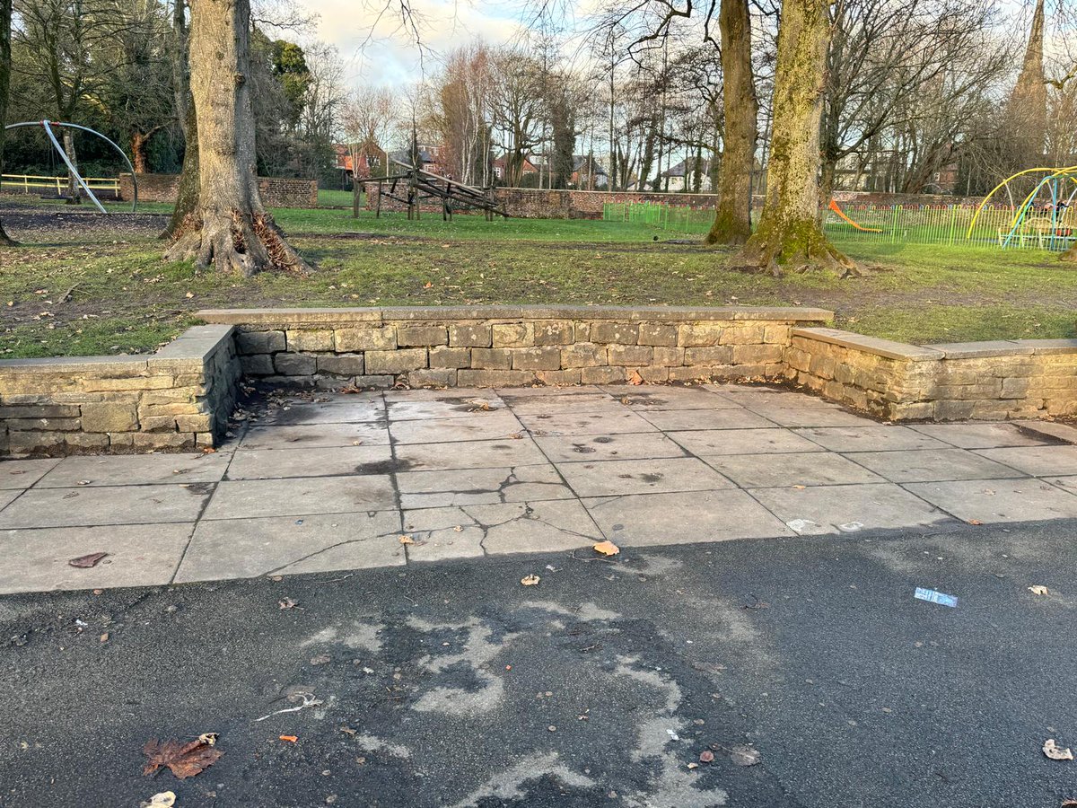 NorthWestFOI's tweet image. 𝐌𝐚𝐧𝐜𝐡𝐞𝐬𝐭𝐞𝐫 𝐇𝐨𝐥𝐨𝐜𝐚𝐮𝐬𝐭 𝐒𝐮𝐫𝐯𝐢𝐯𝐨𝐫'𝐬 𝐛𝐞𝐧𝐜𝐡 𝐝𝐞𝐬𝐭𝐫𝐨𝐲𝐞𝐝 𝐢𝐧 𝐒𝐚𝐥𝐟𝐨𝐫𝐝 𝐏𝐚𝐫𝐤 𝐢𝐧 𝐚 𝐯𝐢𝐥𝐞 𝐚𝐜𝐭 𝐨𝐟 𝐉𝐞𝐰 𝐡𝐚𝐭𝐫𝐞𝐝.

In loving memory of Chaim Ferster who survived the unspeakable horrors of 8 Nazi concentration and death camps…