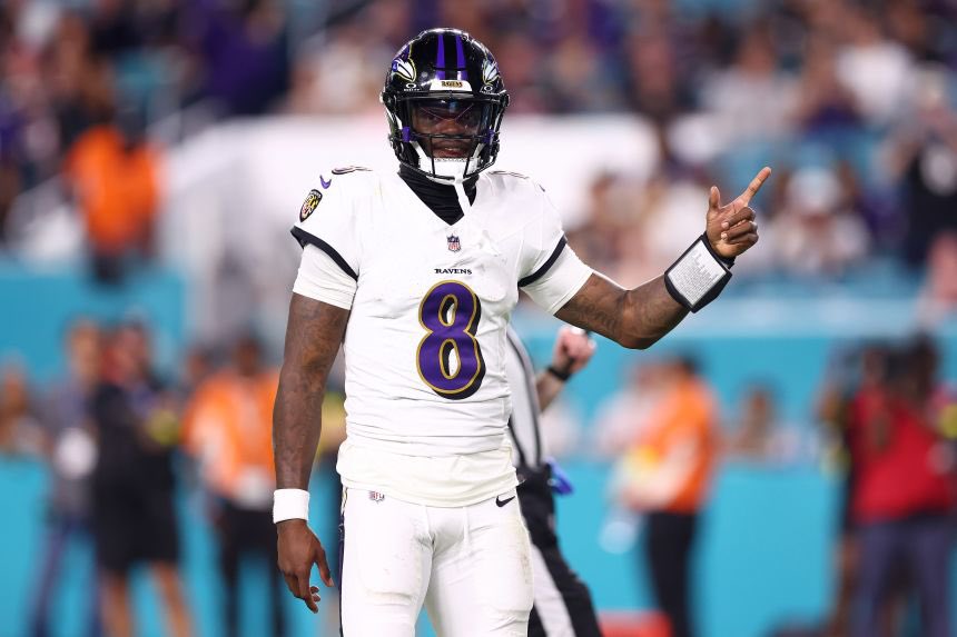 RavenNationLIVE's tweet image. The Ravens are looking for a HC that will unleash Lamar Jackson and get the absolute most out of him, per @RapSheet. 

Leadership is fully backing No. 8 and that sends a loud message about where contract talks are headed.

This is Lamar’s team. Period.