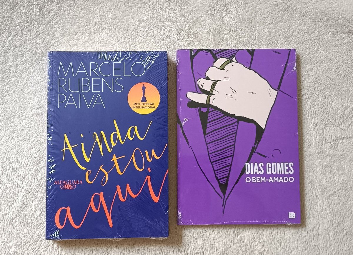 studiedlu's tweet image. chegaram! já vou começar a ler!! (o livro da discursiva chega só dia 14 😅)