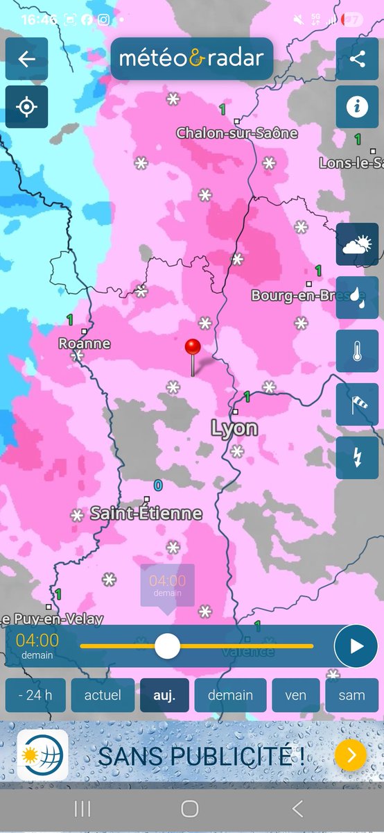 AlbLyon's tweet photo. @LyonMeteo69 Dans le Beaujolais, après un premier passage en virga, la neige a ensuite bien tenu au sol.
Avec l'air désormais humidifié, la salve de fin de nuit a-t-elle un vrai potentiel selon vous ? https://t.co/4swg86L3V3