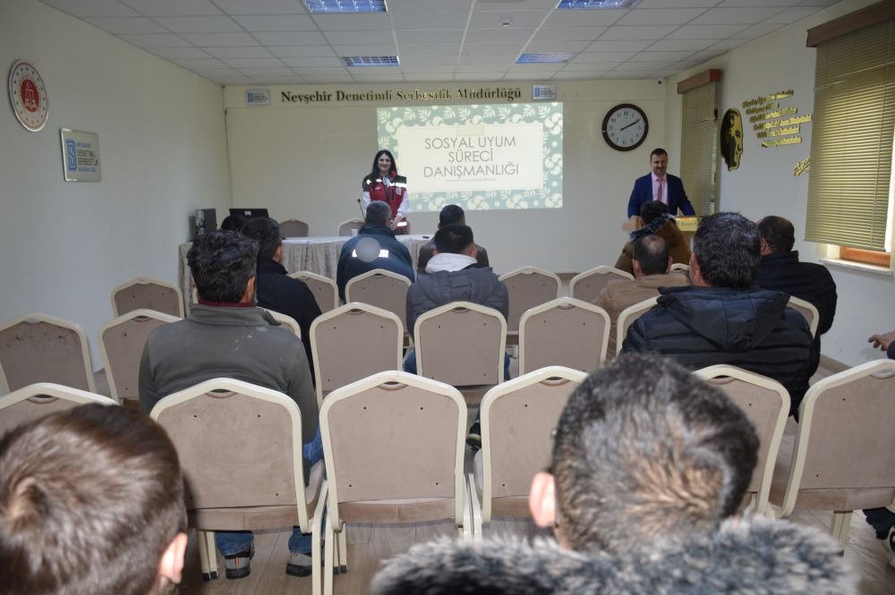 Müdürlüğümüz seminer salonunda  Nevşehir Aile ve Sosyal Hizmetler İl Müdürlüğü  tarafından  "Sosyal Uyum Süreci " konulu seminer düzenlendi.