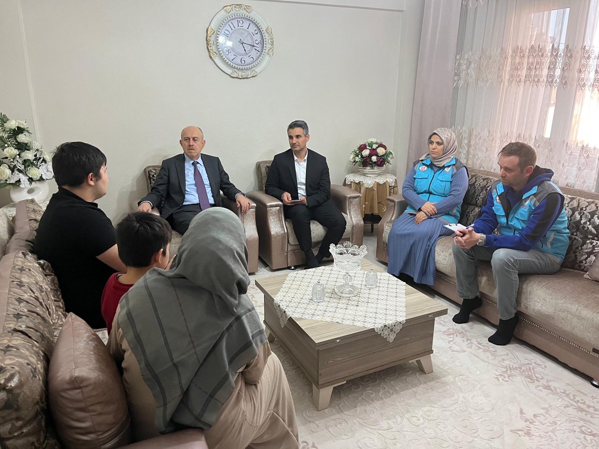 Kaymakamımız Cemalettin YILMAZ , hane ziyaretleri kapsamında Sydv müdürümüz ile birlikte Çamlı ve Eröz ailelerinin misafiri oldu.