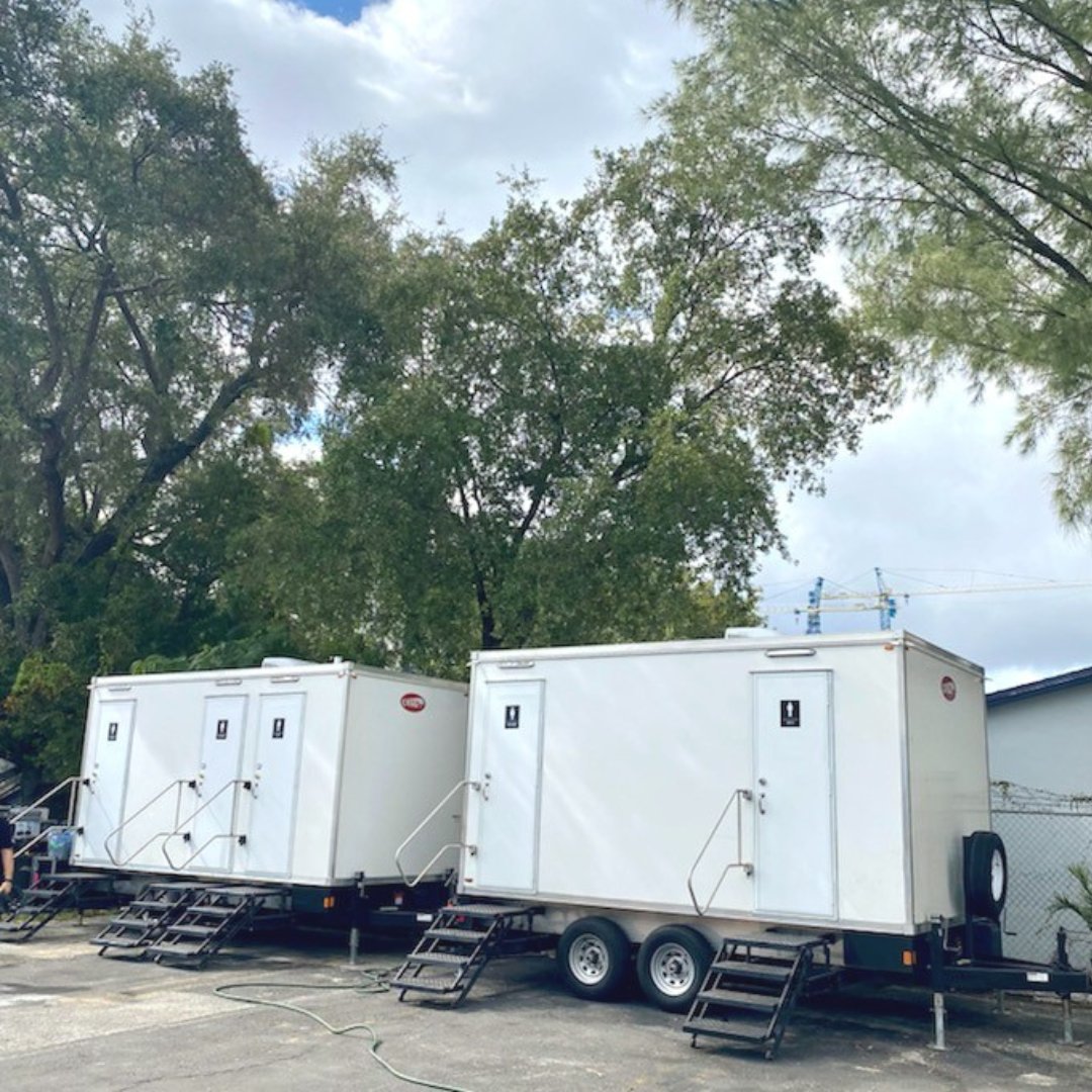 Book A Royal Flush for your wedding!Book today when you visit: events.aroyalflush.com

#aroyalflush #portablerestroom #restroomtrailer #construction #event #portapottyrental #toiletrental