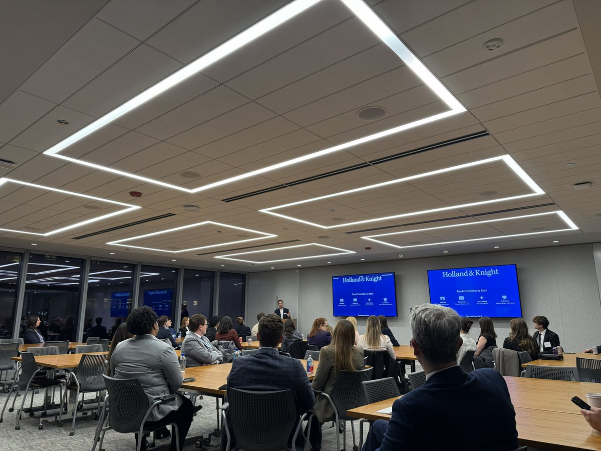 Holland_Knight's tweet image. Holland &amp;amp; Knight's #Chicago office hosted a "Navigating Pre-cruiting" event last night for #1L #lawschool students. It was a great opportunity to connect with these future #attorneys through sharing practical guidance for understanding today's #lawfirm #recruiting process and