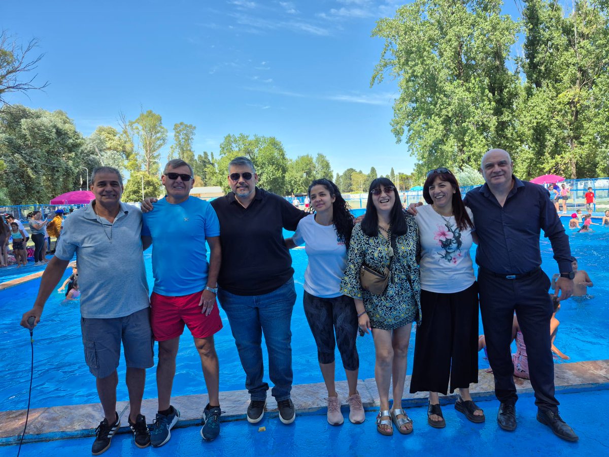 Se llevó a cabo la inauguración del Programa Escuelas Abiertas de Verano, en el Predio Municipal Natalio Salvatori, dónde este 2026 van a estar abiertas 12 Instituciones, en las que los niños podrán disfrutar de distintas actividades recreativas y días de pileta en el complejo.