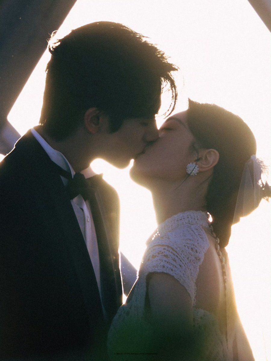 📈☀️ ข้อมูลจาก Yunhe/Kuyun

ตะวันได้สถิติใหม่ (หลังเมื่อวานปล่อยฟาสคนมุงดูตอนจบได้ก่อน^^) ส่วนแบ่งการตลาด = 17.9% กับ 17.57% สูงสุดที่เคยทำได้ แฮปปี้สุดๆสำหรับทีมตะวันน้า🍾🥂🍻🙌🏻🥳🎉🎊

#ดั่งตะวันฉายฉาน #ShineOnMe #骄阳似我 #จ้าวจินม่าย #ZhaoJinmai #ซ่งเวยหลง #SongWeilong