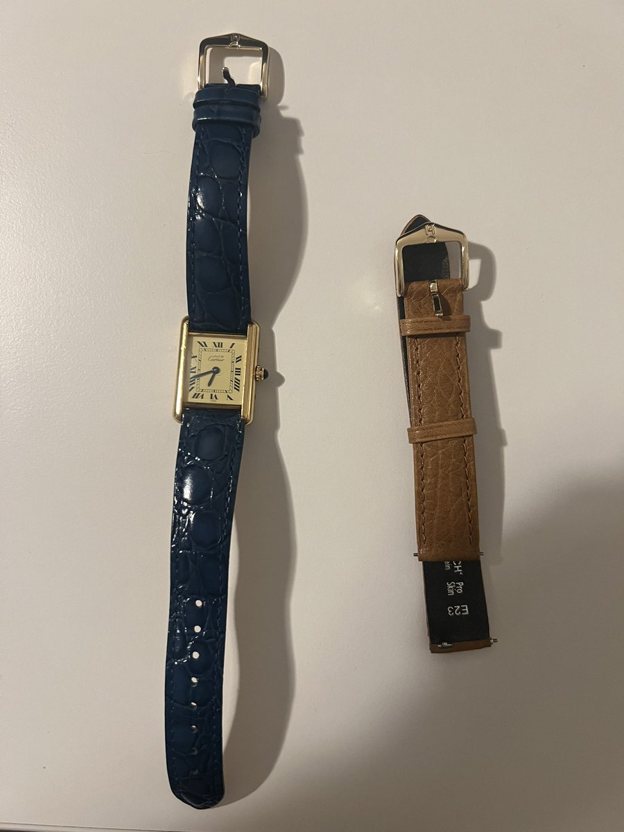 harmonyinbytes's tweet image. احد له نظر في Cartier tank vermeil ؟