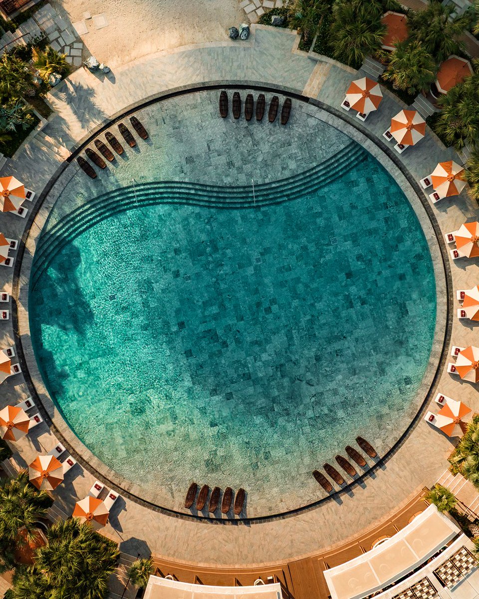 🌅 𝗡𝗢𝗨𝗩𝗘𝗟𝗟𝗘 𝗔𝗗𝗥𝗘𝗦𝗦𝗘 𝗘𝗫𝗖𝗘𝗣𝗧𝗜𝗢𝗡𝗡𝗘𝗟𝗟𝗘 𝗔 𝗗𝗨𝗕𝗔𝗜 > Tel une demi-lune de verre posée au bord du sable, le Jumeirah Marsa Al Arab déploie son glamour nautique face au golfe d’Arabie à #Dubaï. > exclusifvoyages.com/adresse/jumeir… #DubaiLuxury #LuxuryDubai