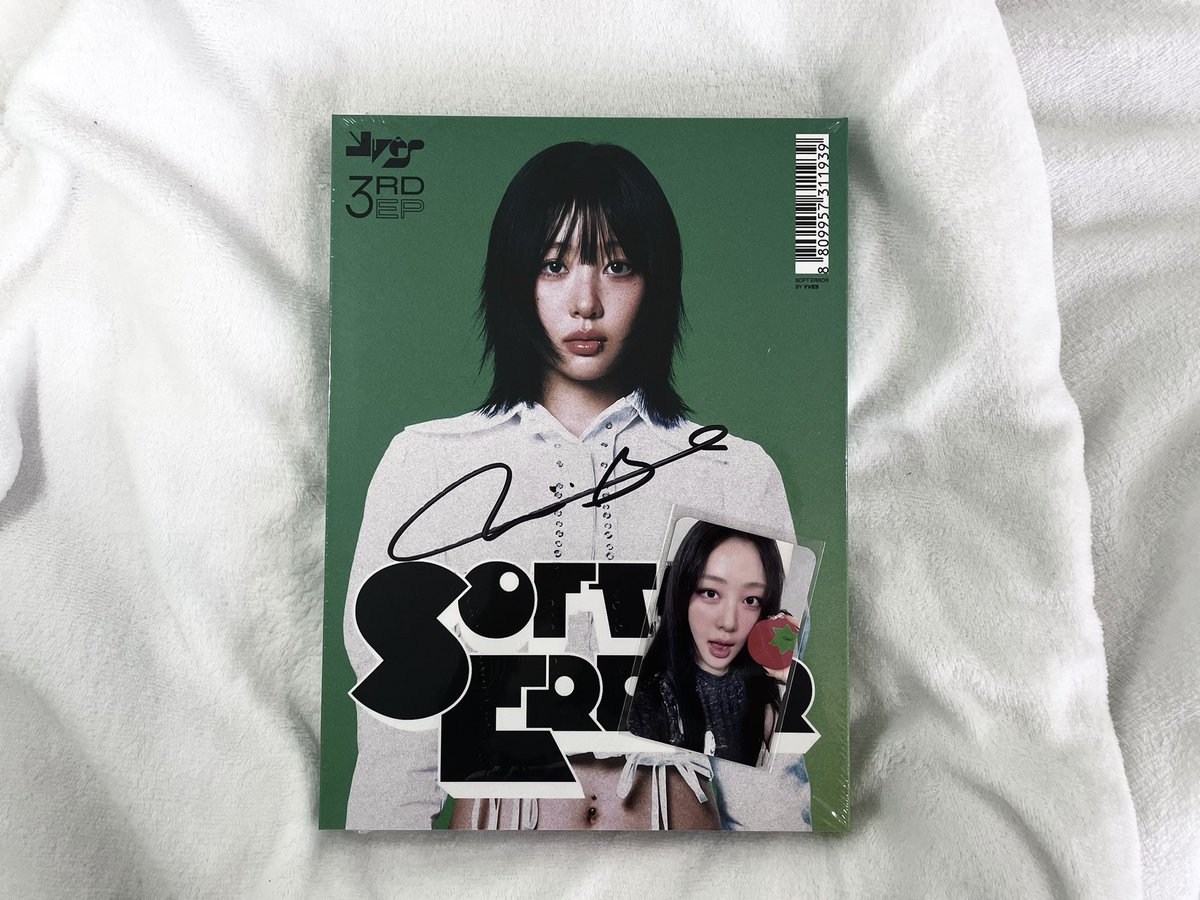 ccibertopia's tweet image. meu primeiro álbum autografado!!!!! 😭