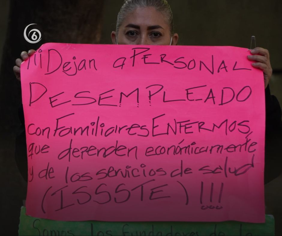 🚨Despidos masivos en la Biblioteca Vasconcelos. 31 trabajadores eventuales con hasta 20 años de servicio denuncian haber sido cesados mediante un correo anónimo y sin explicación.📧🚫

Exigen estabilidad laboral y respeto a su antigüedad.
<a href="/CulturaCiudadMx/">Secretaría de Cultura de la Ciudad de México</a>