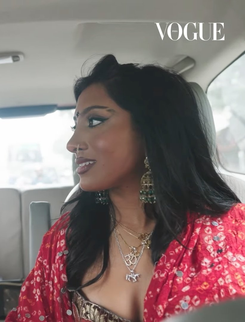 zoreleyes's tweet image. SERIO OLHA PRA ELA