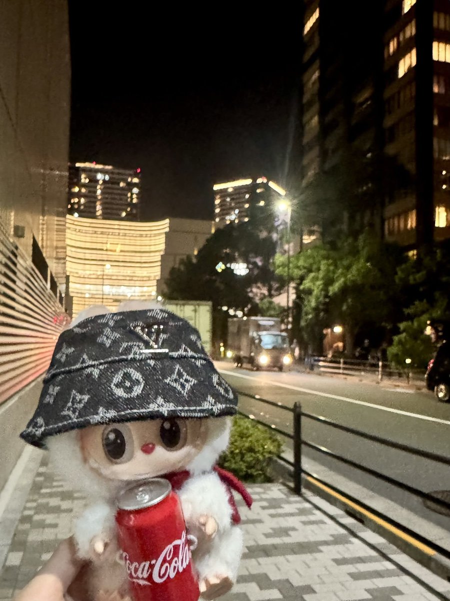 MichaeHT's tweet image. 街を散歩しながら