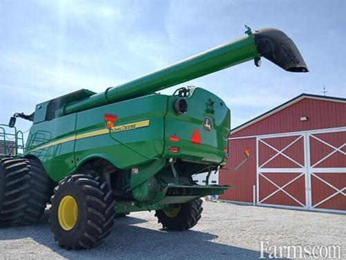 FarmsNews's tweet image. 2024 John Deere S760 👇

2WD axle, chopper, corn/bean combine type, floaters, contour master (lateral tilt feederhouse), fore/aft, power folding bin extension, yield monitor, and more.

usfarmer.com/harvesting-equ…

#Combine