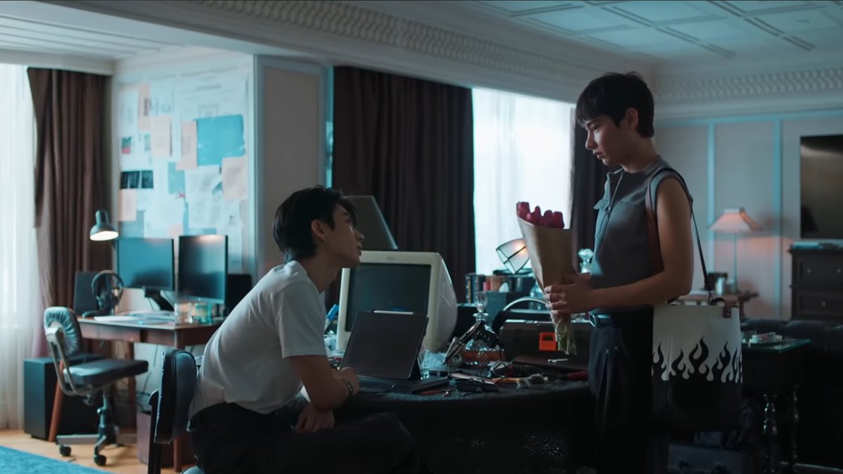 jumpapol's tweet image. jira saw the person HE CHOSE put in so much effort guessing his favorite flowers, smiling so proudly while giving them only to hear ‘do you really think i’m into you?’ THAT WOULDVE PUT ME IN THE PSYCH WARD 

#BurnoutSyndromeSeriesEP6
