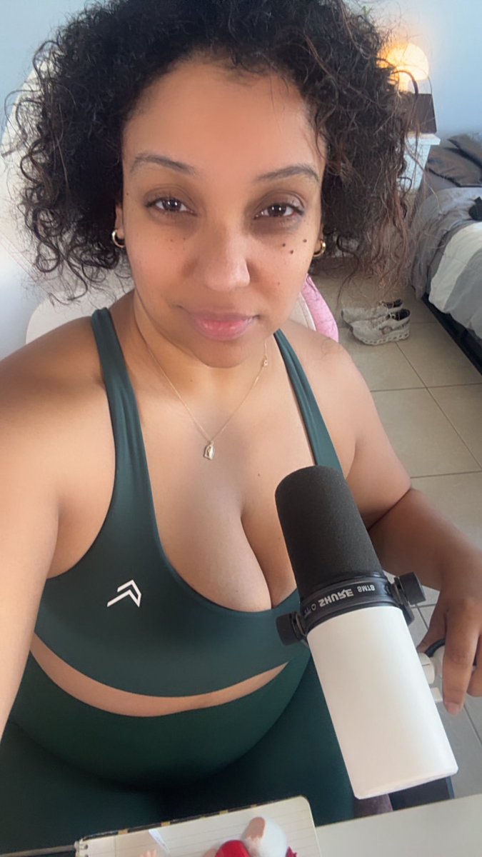 Hi everyone morning stream come say hi!! Kick.com/lizzthiz