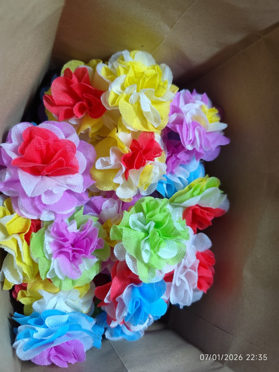 KanitthaChanta1's tweet image. ครบตามเป้าหมายเรียบร้อย 
ยังมีเวลาเหลือกว่าจะส่งน่าจะได้อีกมากอยู่ 
อนุโมทนา สาธุ กับ บุญนี้ด้วย
@JakeB4rever  ขอยาดแท็กหา
#BuildJakapan 
#Beyourluve 
* ปล มีใครเก็บรวบรวมคลิปหรือภาพสวยๆ เหรียญโปรยทานมั้ย เอามาทำคลิปอวด คิดว่าน่าจะสวยงามมากก 😘😘