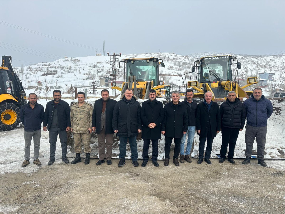 Kaymakamımız Sn. Onur YILMAZER, Kavakbaşı şantiye alanını ziyaret ederek, ilçemizdeki kar yağışı sonrası olumsuz etkilenen köy ve mahallelerdeki kar küreme çalışmaları hakkında yetkililerden bilgi aldı ve sahada görev yapan personellerimize kolaylıklar diledi.

📌 Ziyarete,