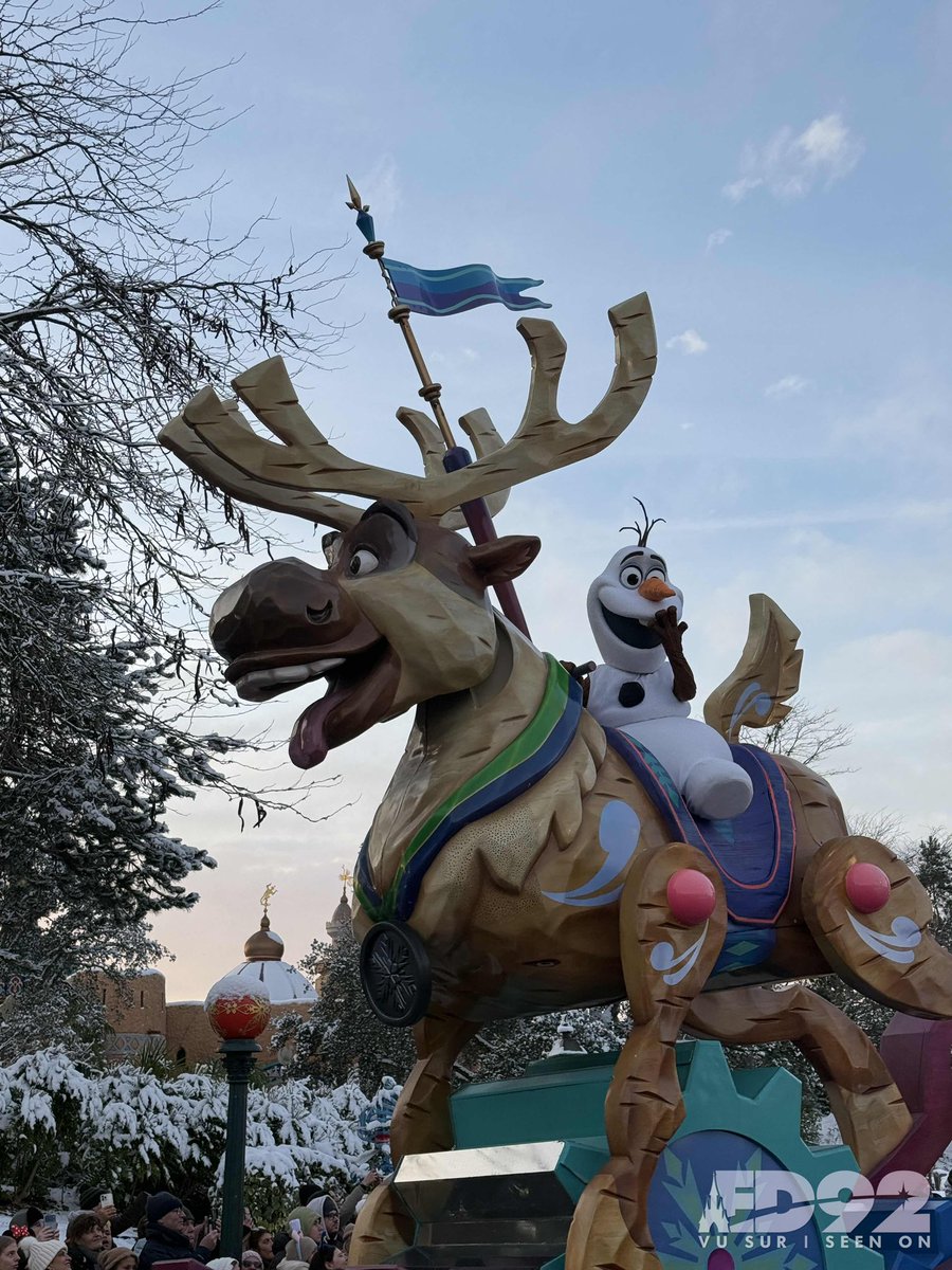 Disney Stars on Parade has returned today after its Christmas break ✨