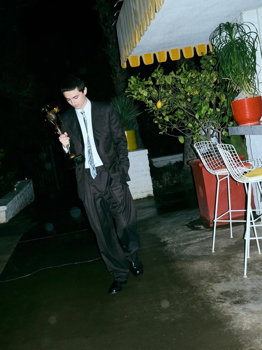 UpscaleHype's tweet image. .@RealChalamet in @givenchy while carrying his 37th annual Spotlight Actor Award from the Palms Springs International Film Festival.