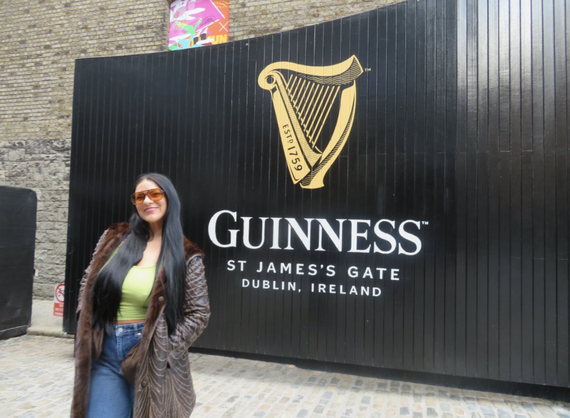 Cin3sav's tweet image. finally doing an intro. I’m sav &amp;amp; here are things about me 💌🫶🏼 
- 24, she/her, product developer
- Love pickleball, working out, music
   festivals, traveling &amp;amp; going out w friends 
- iu Hoosier fan 
- Horror, drama and romance fan 
- Pop, edm and folk 
- Taco Bell connoisseur!