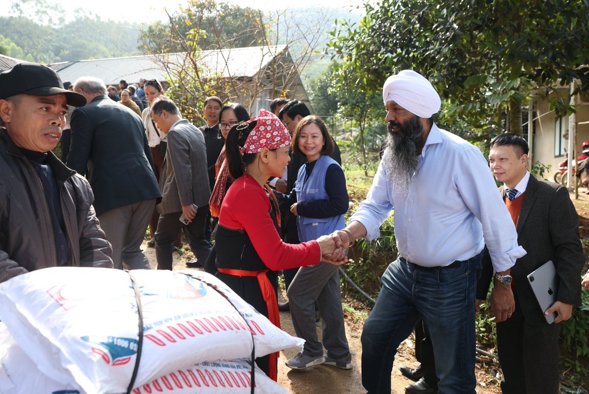 randeepssarai's tweet image. Canada’s partnership with @FAO is providing climate-smart agriculture training to help farmers in Vietnam rebuild and regrow critical crops after a severe typhoon season. Today in Lao Cai, I met farmers benefitting from Canadian aid and saw their resilience in action.