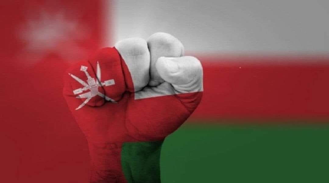 (بين رصاصة السلاح والقلم)
هناك من يحمل السلاح في ميادين الكفاح دفاعًا عن الوطن..
وهناك جنود مجهولون شرفاء.. اتخذوا من القلم سلاحًا....
وسخروا فكرهم وطاقاتهم وأوقاتهم رغم انشغالاتهم...للذود عن الوطن بكلماتهم 
 والوقوف بثبات في وجه حملات التحريض الممنهج..
والتزوير.. والتشكيك..