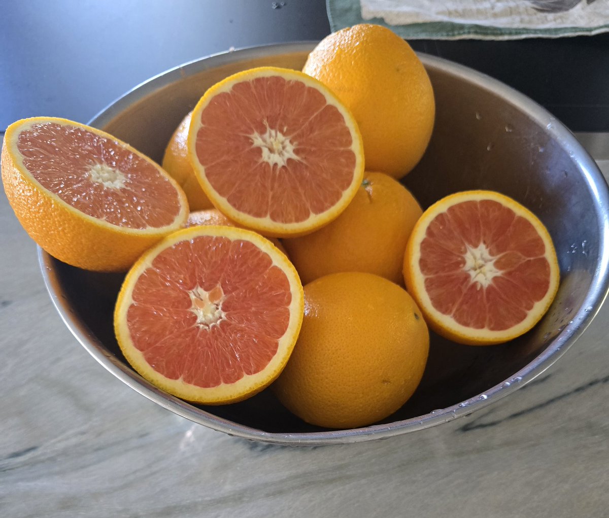 Goodmorning beautiful world! ♡ makin' some grapefruit juice, would you like some? ❣️😋