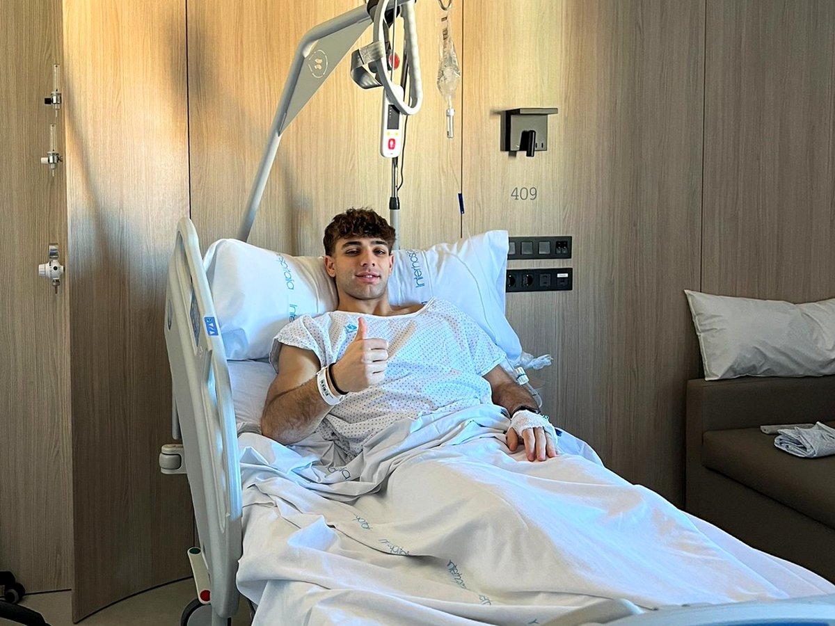 🔵COMUNICAT MÈDIC: ALEIX BORRÀS🔴

Avui, el jugador arlequinat Aleix Borràs s’ha sotmès a una intervenció quirúrgica del LCA, que s’ha realitzat amb èxit. Des del club volem enviar-li tot el nostre suport i desitjar-li una bona recuperació.

T’esperem ben aviat a Les Comes!💙❤️