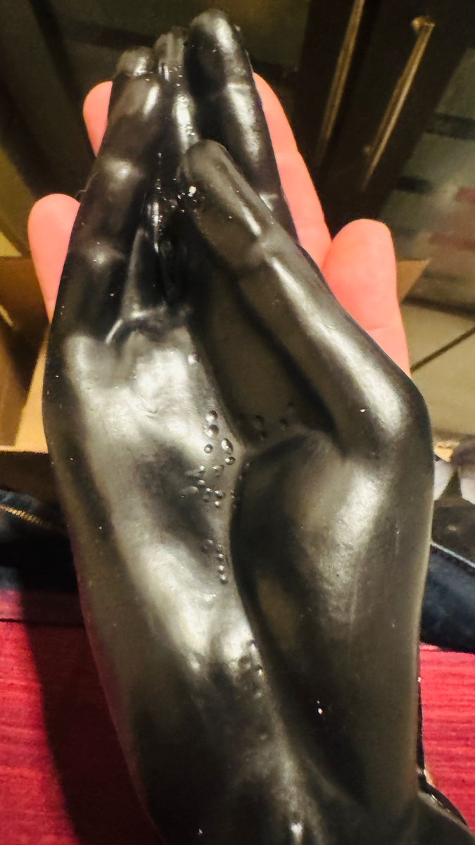 Mein neues Spielzeug.
Gesamtlänge 25 cm Einführbare Länge 23 cm Maximaler Umfang 23 cm Maximaler Durchmesser 7,3 cm #bdsm #submisseve #femdoms