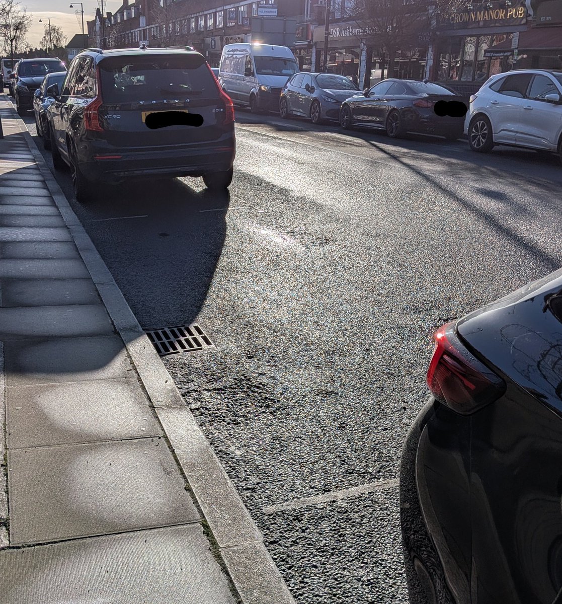 DJKookieWorld's tweet image. I genuinely want the answer because it has baffled me for YEARS! Why do people who can't drive/park want to drive big ass cars they can't handle? Today a lady knocked on my window to move forward so she can get out. I was WELL in my bay. See picture for the space.🥲🫣🤷🏽‍♀️ #driving