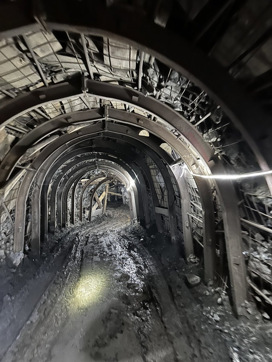 İlçemizde faaliyet gösteren krom madenini ziyaret edip yerin 500 m altında kıymetli maden işçisi arkadaşlarımızla bir araya geldik. Bu kutsal mesleği icra ederken şehit düşen tüm madencilerimizi rahmetle anıyorum.