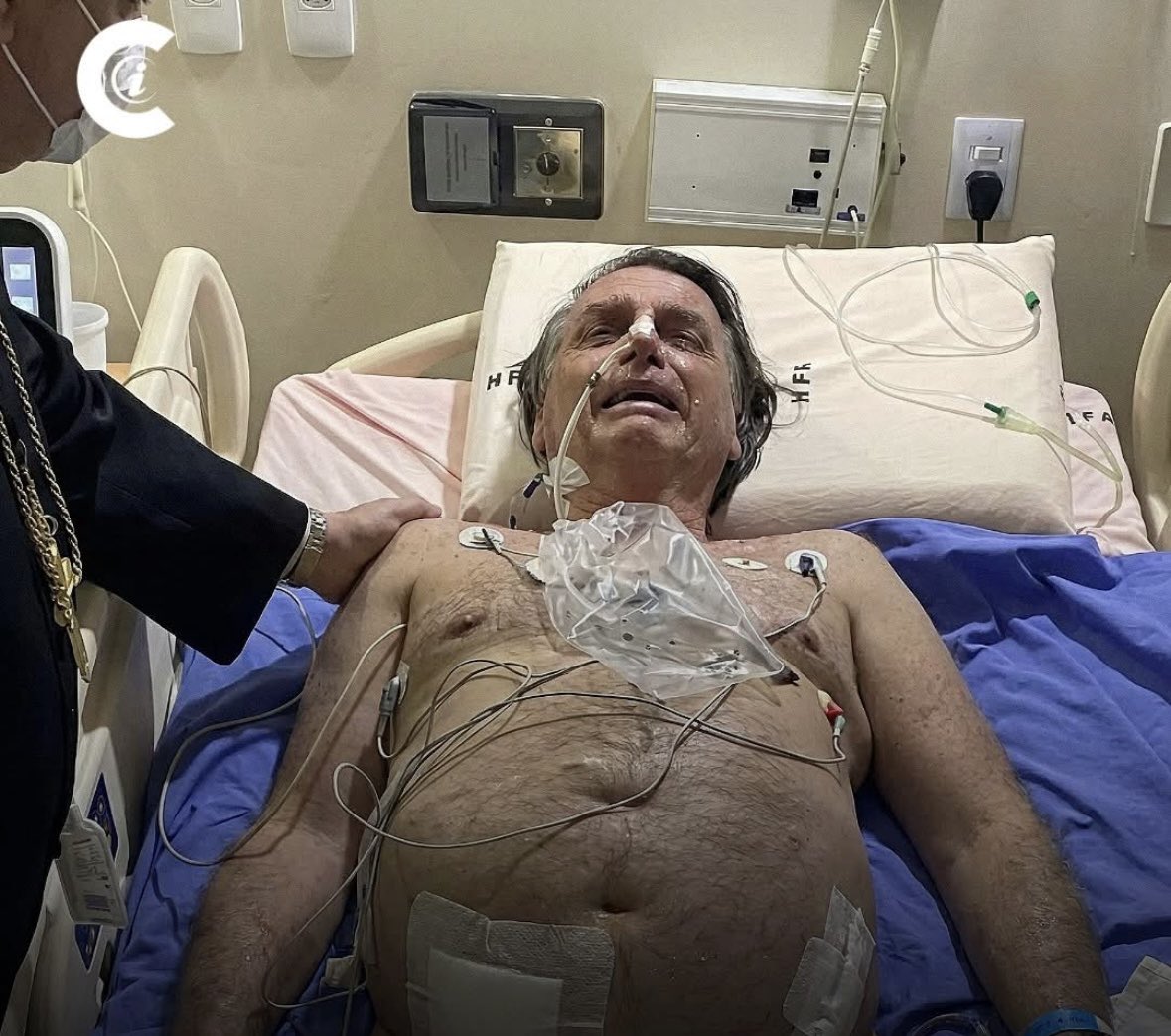 pedromarianibr's tweet photo. É INACREDITÁVEL o ponto a que chegou a ditadura no Brasil! Jair Bolsonaro caiu na cela, TEVE TRAUMATISMO CRANIANO, e Alexandre de Moraes simplesmente NEGOU ATENDIMENTO MÉDICO A ELE! https://t.co/NwvooXcspL