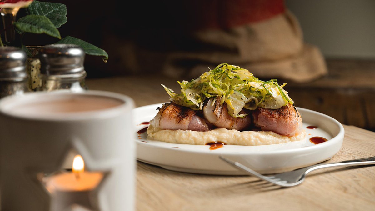 Please note that we’ll be temporarily closed from 12th to 29th Jan! Enjoy our latest and greatest dishes in the meantime, including pancetta wrapped scallops with white bean purée, salad of Brussels sprout and pickled fennel, and pomegranate syrup.

#scallop #seafoodlove #pubfood