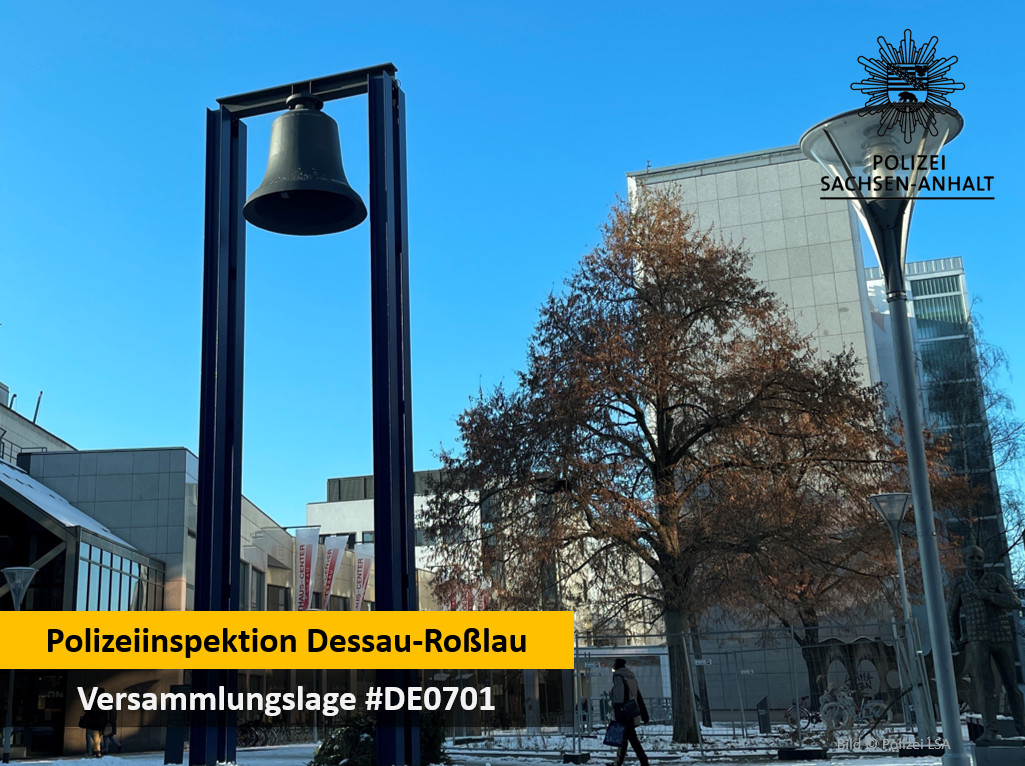 Polizei_DeRo's tweet photo. Der Aufzug ist inzwischen an der Friedensglocke angekommen. Es wird eine weitere Kundgebung durchgeführt.
#Polizei
#DE0701 https://t.co/v8yuOGa4pt