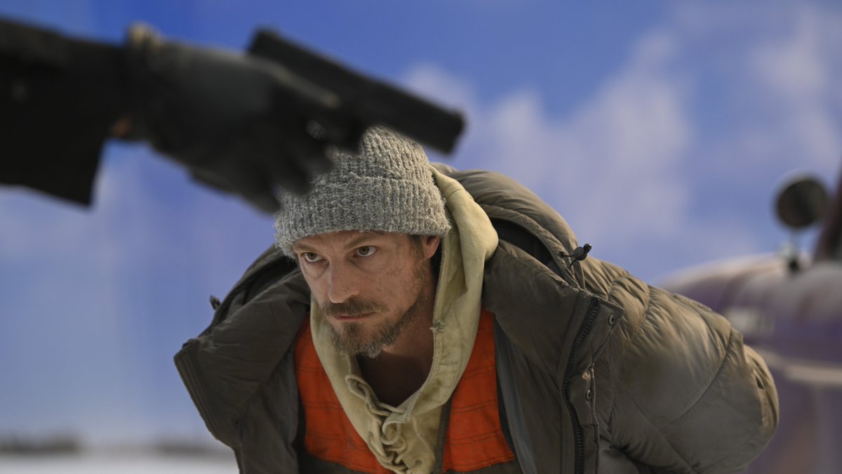 noescinetodo's tweet image. El thriller de acción y supervivencia #Icefall, con #JoelKinnaman, llega hoy en exclusiva a @MovistarPlus. 

#StefanRuzowitzky reafirma su maestría en el género, llevándonos a un descenso implacable hacia los límites de la resistencia física y moral.

noescinetodoloquereluce.com/2026/01/el-thr…