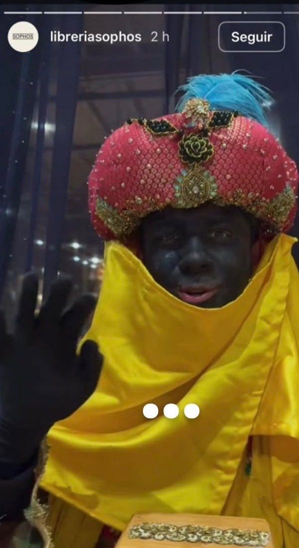 AngelicaQPG's tweet image. Bueno, ahora que todos repentinamente todos son súper cultos y les encanta el blackface para ir a comprar libros, les explico acá por qué están mal y por qué sigue siendo racista e inapropiado el tema de SOPHOS. 🤡
 
ABRO HILO. 🧵
