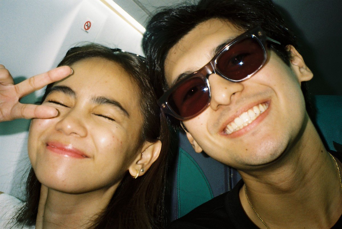 NekoDaice's tweet image. Ngayon ko lang naalala ‘tong selfie sa plane 😂