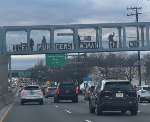 WUTangKids's tweet image. Seen over a bridge in New Jersey…."ICE Murders Woman in MN" 🔥

📷by @JSweetLI