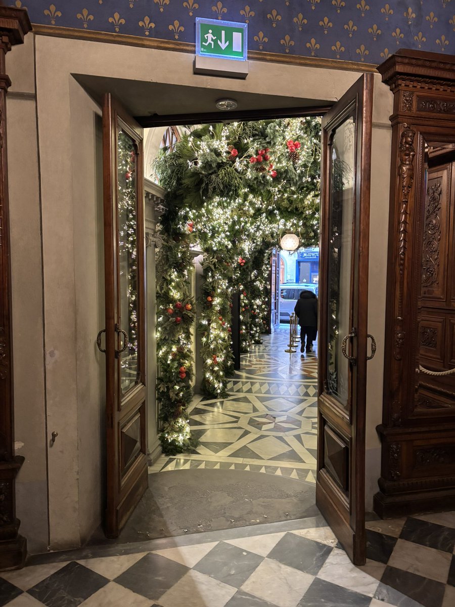 【超希少】✞ゴシック様式祭壇＋マリア像2体＋天使像　カトリック 超希少】✞ゴシック様式祭壇＋マリア像2体＋天使像 カトリック 超希少