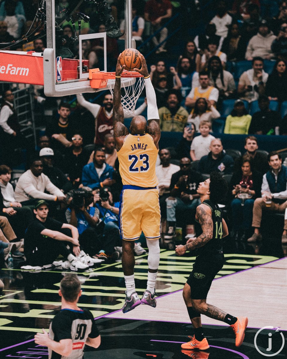 Never gets old getting to photograph our legends. <a href="/KingJames/">LeBron James</a> 👑