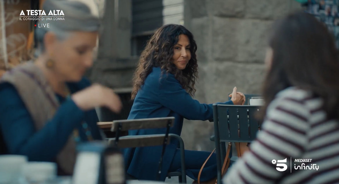 “Tutto ‘sto macello e sto solo in quinta pagina! Perché siamo un Paese di puritani, tutte persone perbene, vero?!Famme pagà, che poi passo pure per scroccona”

Virginia Terzi, già ti amo

#ATestaAlta #SabrinaFerilli