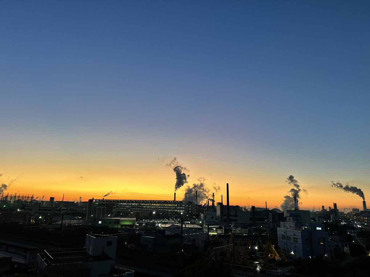 ASTRAYRED4's tweet image. #イマソラ
おはようございます😃！
綺麗な朝！風も弱そうです。
私は少し寝坊してしまいましたが、皆さまは良い一日を…🙏
川崎出張最終日もお仕事開始！頑張ります😊✨✨🍡🍀