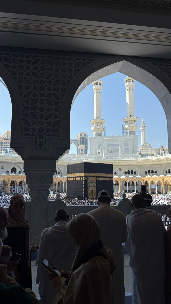 وتظن أنك ذهبت إليه بإرادتك لكنك
لا تدري انهُ هو اصطفاك للقائه ❣️