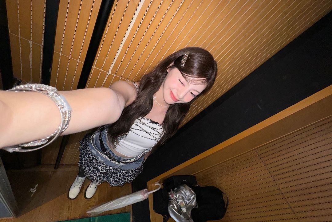 funcytw's tweet image. 𝑇al vez ya hayan pasado días desde el #𝓩𝕚𝐀𑁯𑣿𝟸ʼ居住𝐜ōncᥱr𝕥 pero yo sigo pensando en lo asombroso que fue ver a mi reina en el #𓊈𝙻o𝐯eいঌ𝙷oɴes𝐭𝕪𓊉, se lució como solo ella podría y me hizo pasar un increíble #𝟶𝟻𝟶𝟷ৎ୭に𝐳𝑦𝐳𝑦.

᭙𝕚n𝐭e𝕣 թr𝕚n𝕔ᥱss❄️ུ 𝒩αn𝕟α