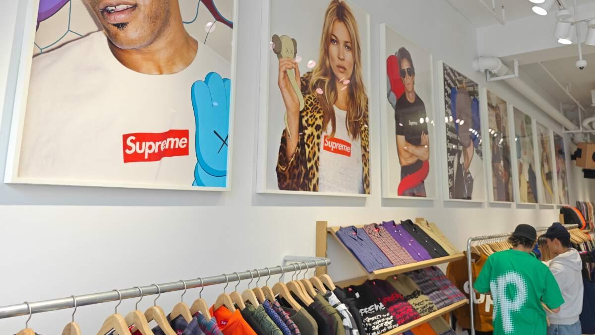 Atlanta Rapper Lil Deko Shot &amp; Robbed Of $22,000 Chain Inside Supreme Store | 94.1 The Beat 941thebeat.iheart.com/content/2026-0…