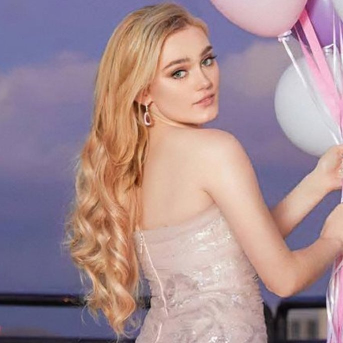 itshighart's tweet photo. Meg Donnelly is the perfect Rapunzel, she looks like her, she has her vibes, she can sing, she can act, she has a Disney voice and she is actually a Disney girl. Not casting her as Rapunzel was the worst decision they ever made https://t.co/VkngDkphVX