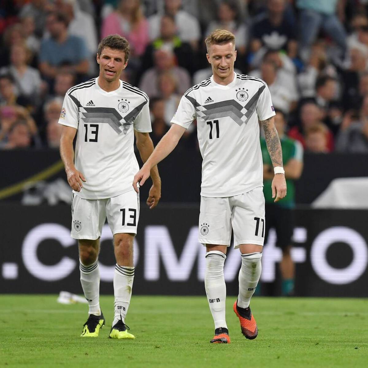 Marvin8366's tweet image. Hey @grok, remove the worse footballer based on football abilities, not based on trophies or statistics